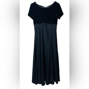 Performance formal gown black Southeastern size 10 Short Sleeves Velvet Bodice
